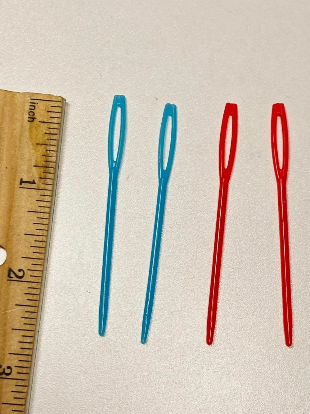 5 for $10: 4 Plastic Darning Yarn Needles - 2 Blue and 2 Red